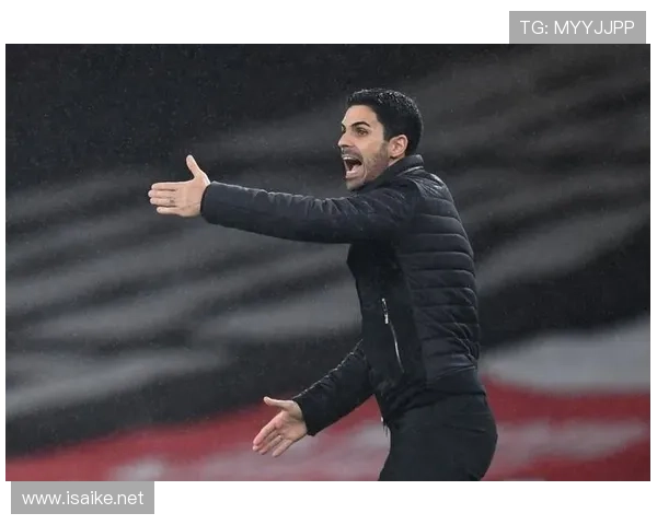 AC米兰的危机边缘:核心球员老龄化+战术僵化,豪门地位面临崩盘风险