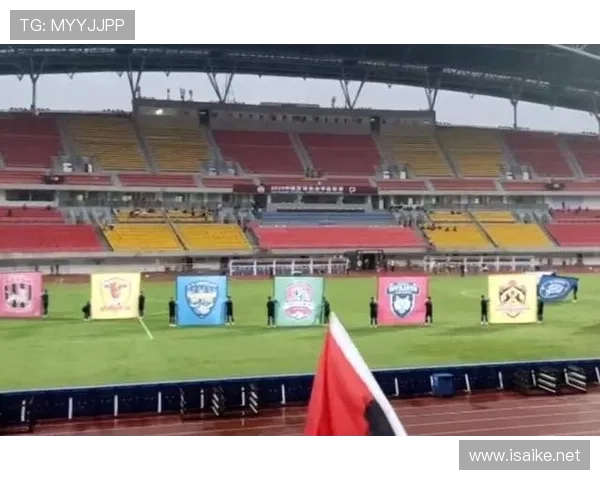 蒋圣龙家里那个健身房，比我们小区会所还贵吧